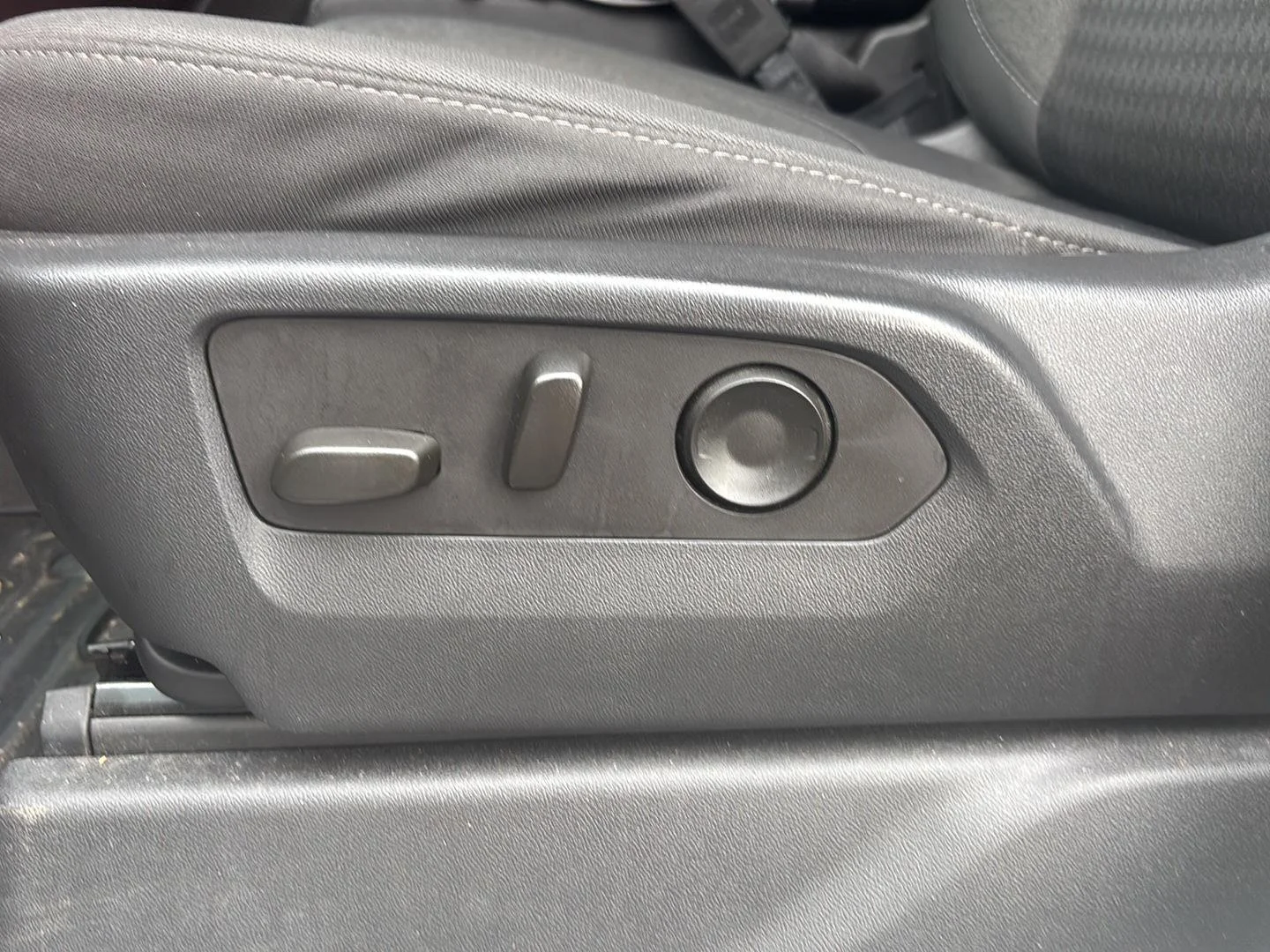 Used 2023 Summit White GMC Elevation image 16