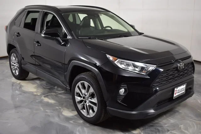 Used 2021 Black Toyota XLE Premium image 12