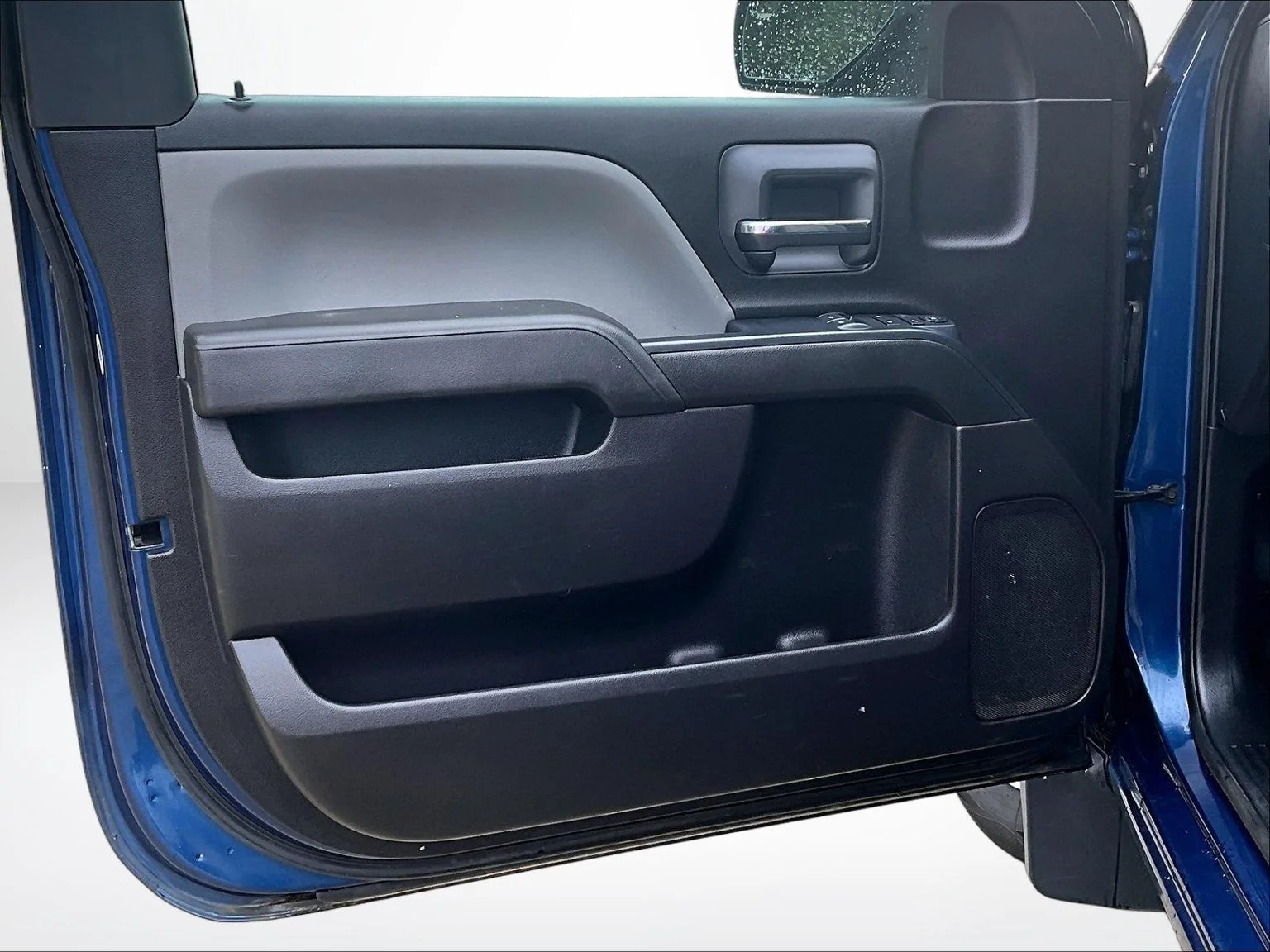 Used 2017 Blue Chevrolet LS image 21