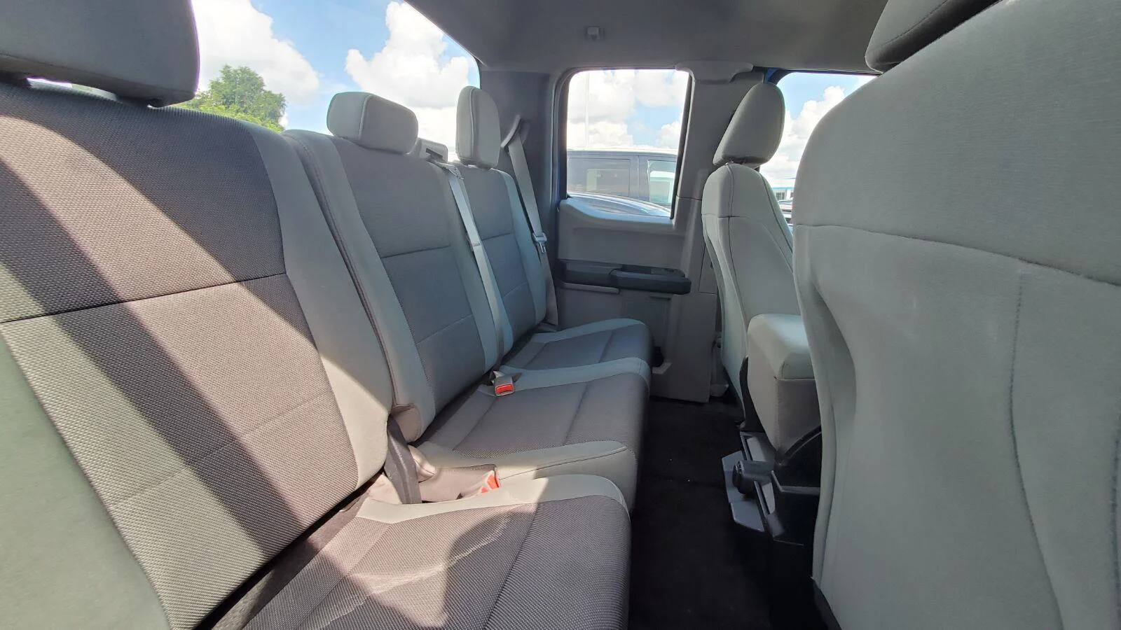 Used 2015 Blue Flame Metallic Ford XL image 6
