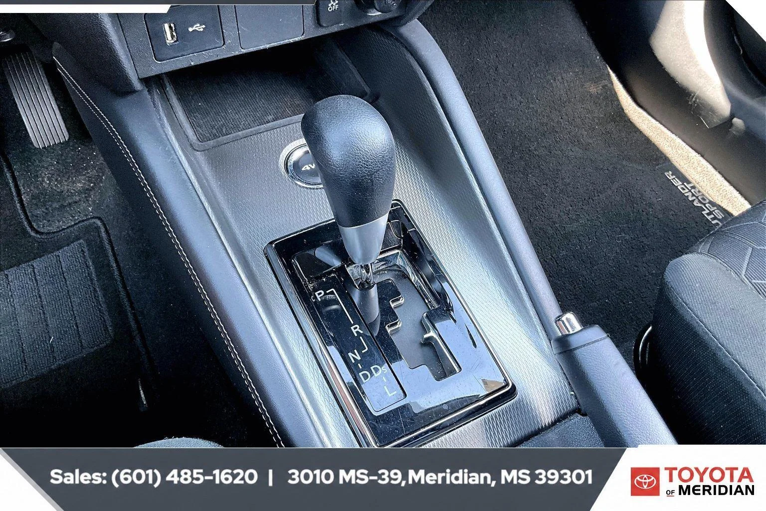 Used 2024 Alloy Silver Metallic Mitsubishi ES image 23