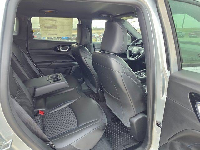 New 2026 Silver Zynith Metallic Clear-Coat Exterior Paint Jeep Latitude Altitude image 12