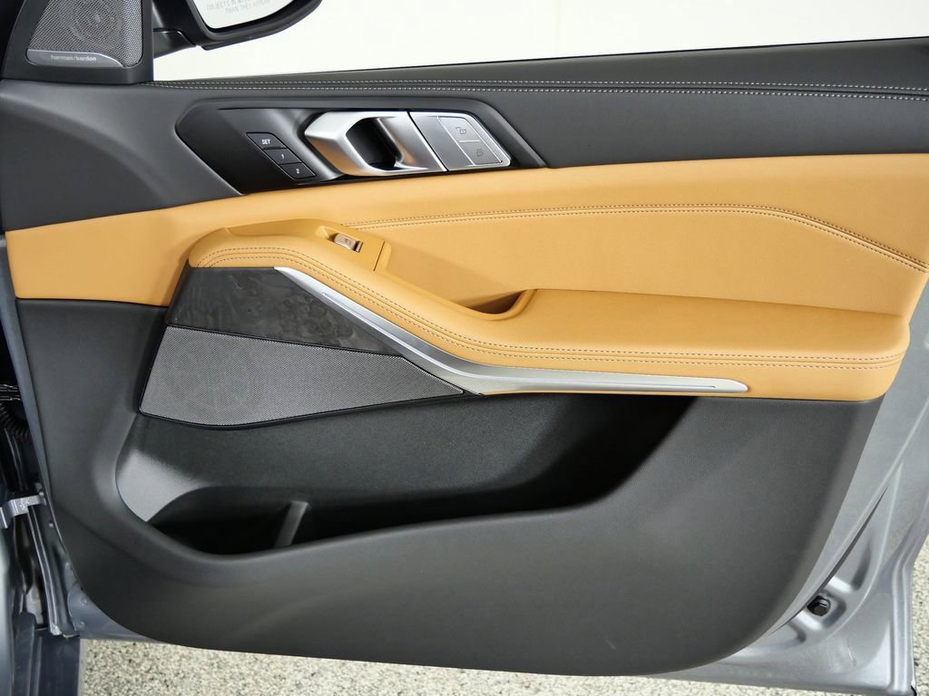 Used 2026 Skyscraper Grey Metallic BMW xDrive40i image 20
