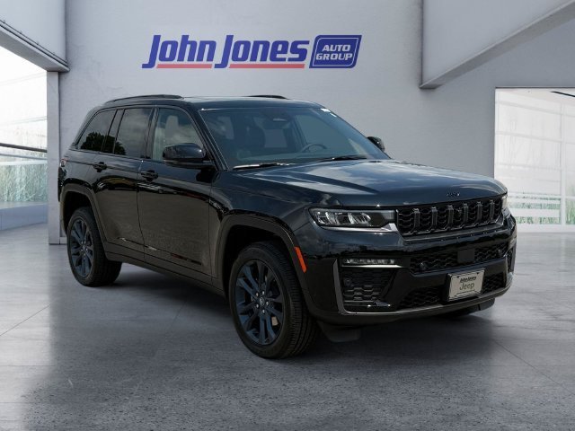 New 2026 Diamond Black Crystal Pearl-Coat Exterior Paint Jeep  image 7