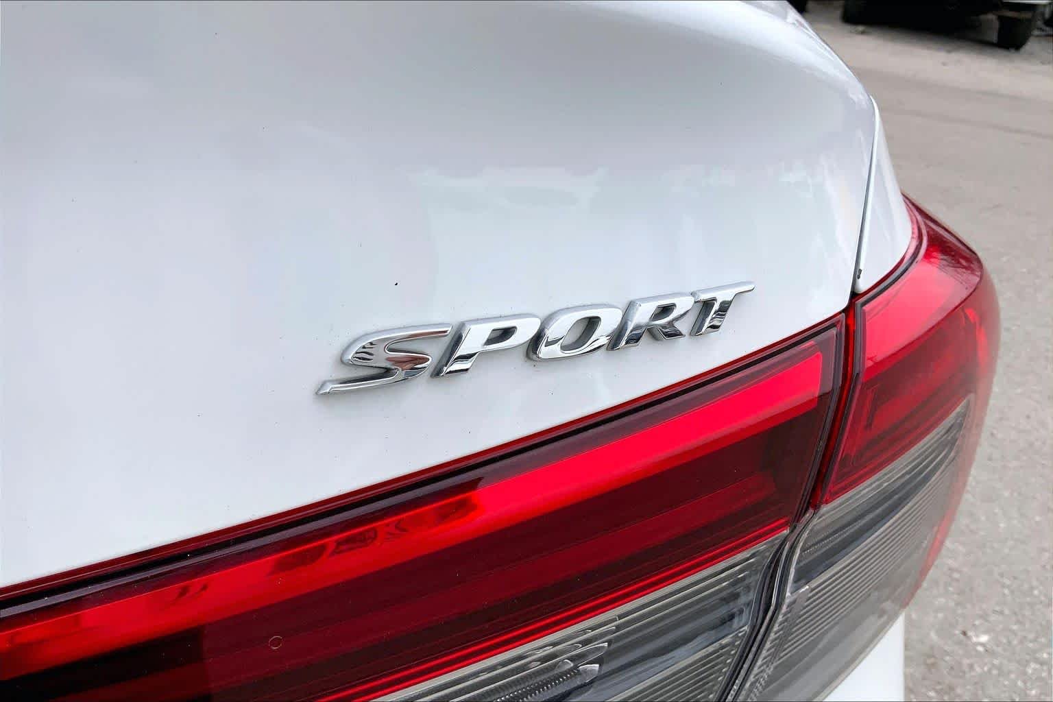 Used 2022 Platinum White Pearl Honda Sport image 9
