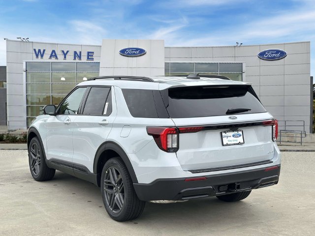 New 2026 Space White Metallic Ford ST-Line image 26
