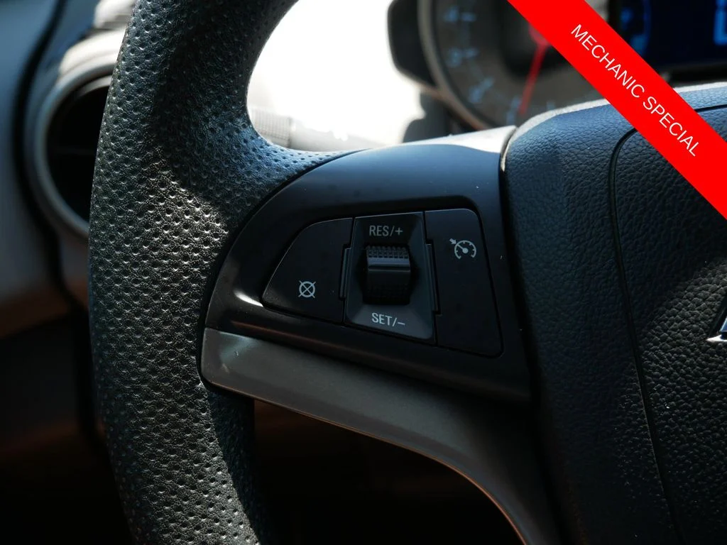 Used 2013 Red Chevrolet LT image 18