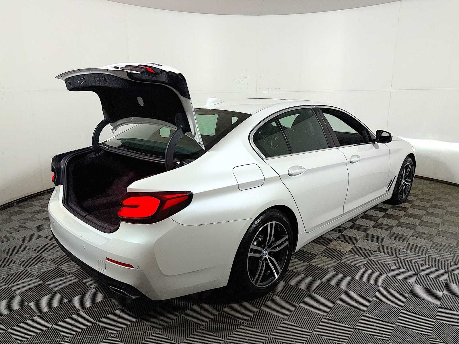 Used 2023 Mineral White Metallic BMW 530i xDrive image 23