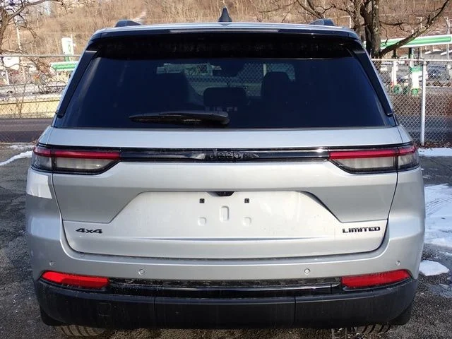 New 2025 Silver Jeep Limited image 4