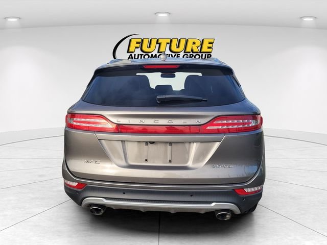 Used 2017 Silver Lincoln Reserve image 4