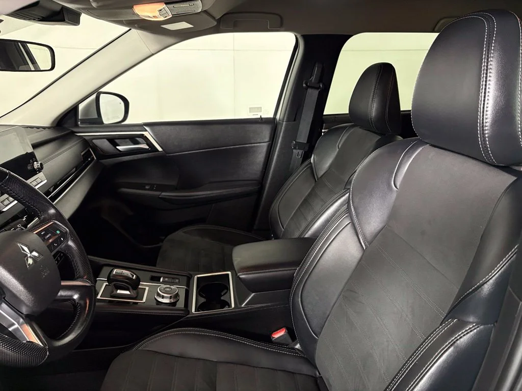 Used 2024 Silver Mitsubishi  image 17