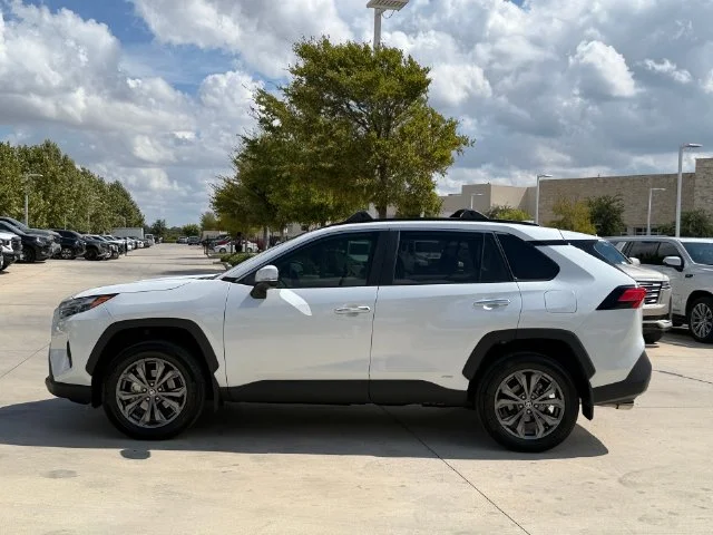 Certified Used 2025 WIND CHILL PEARL Toyota Limited image 8