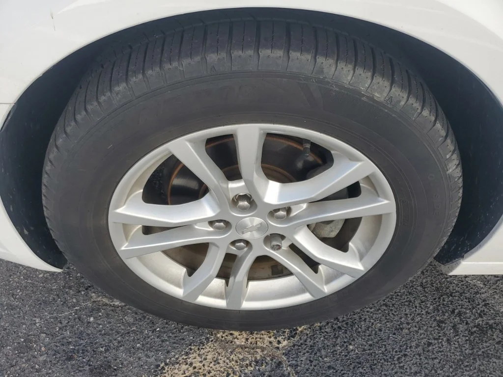 Used 2015 White Chevrolet 2LS image 9