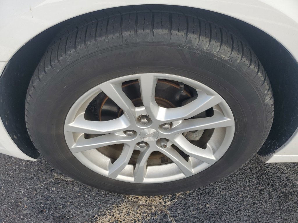 Used 2015 White Chevrolet 2LS image 9