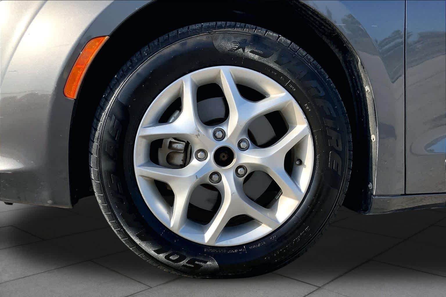 Used 2017 Granite Crystal Metallic Clearcoat Chrysler Touring-L image 11