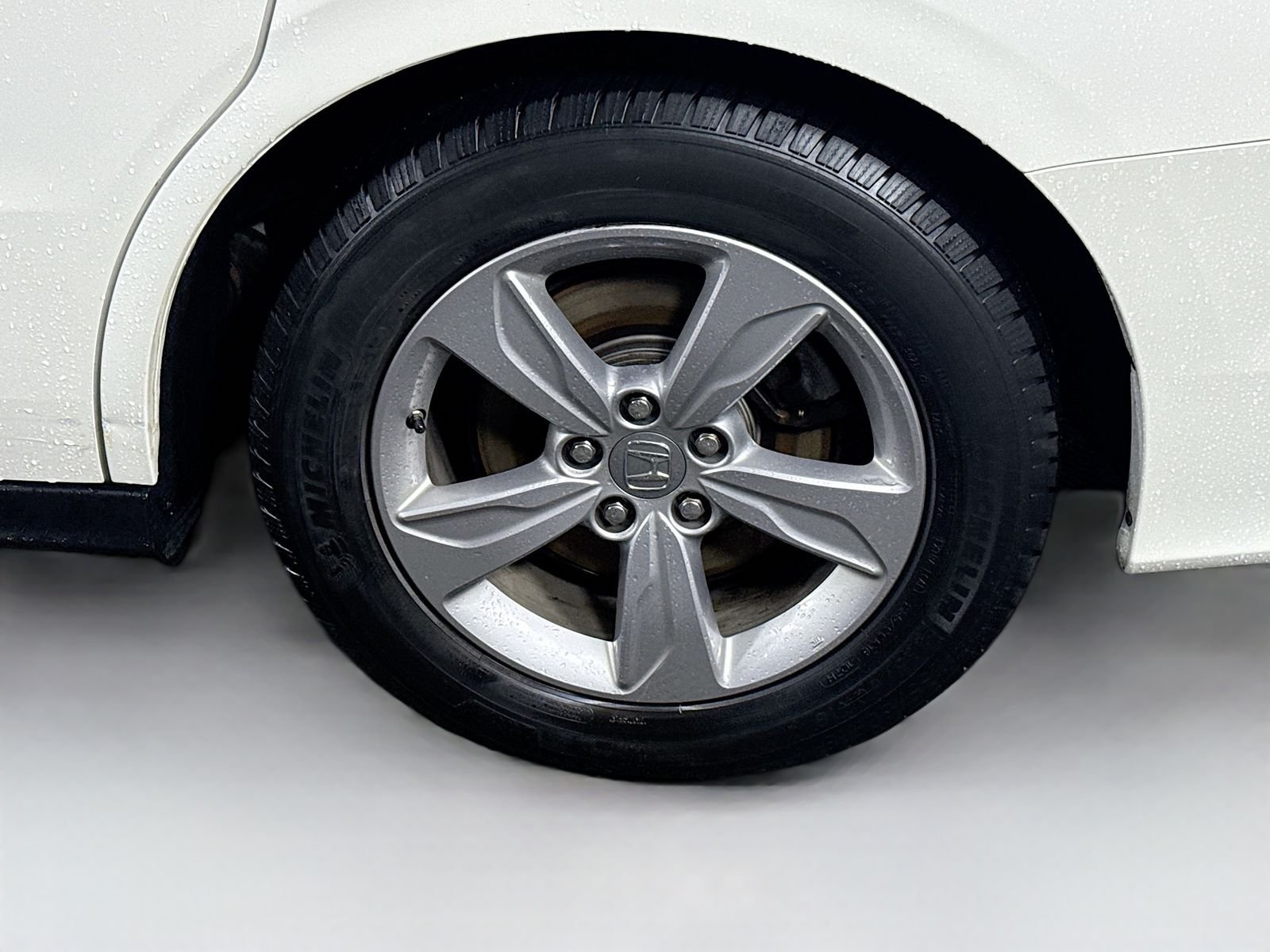 Used 2019 White Diamond Pearl Honda EX-L image 9