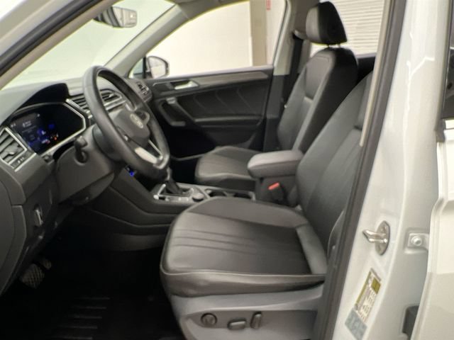 Used 2022 Pure White Volkswagen SE image 9