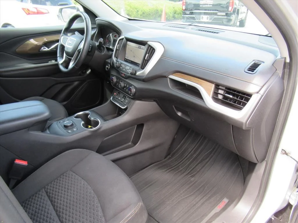 Used 2018 Silver GMC SLE image 11