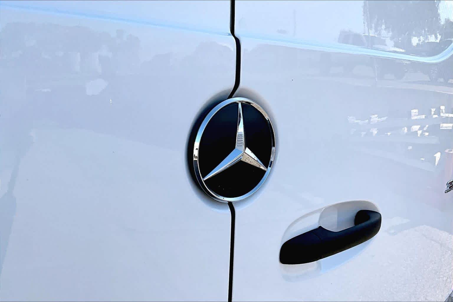 Used 2022 Arctic White Mercedes-Benz  image 31