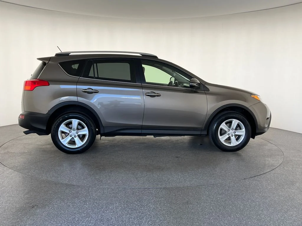 Used 2014 Brown Toyota XLE image 2