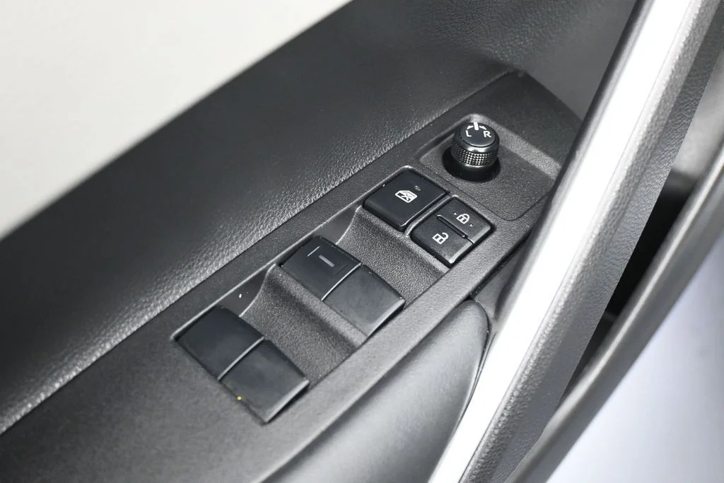 2026 Toyota Corolla Cross L - Photo 13