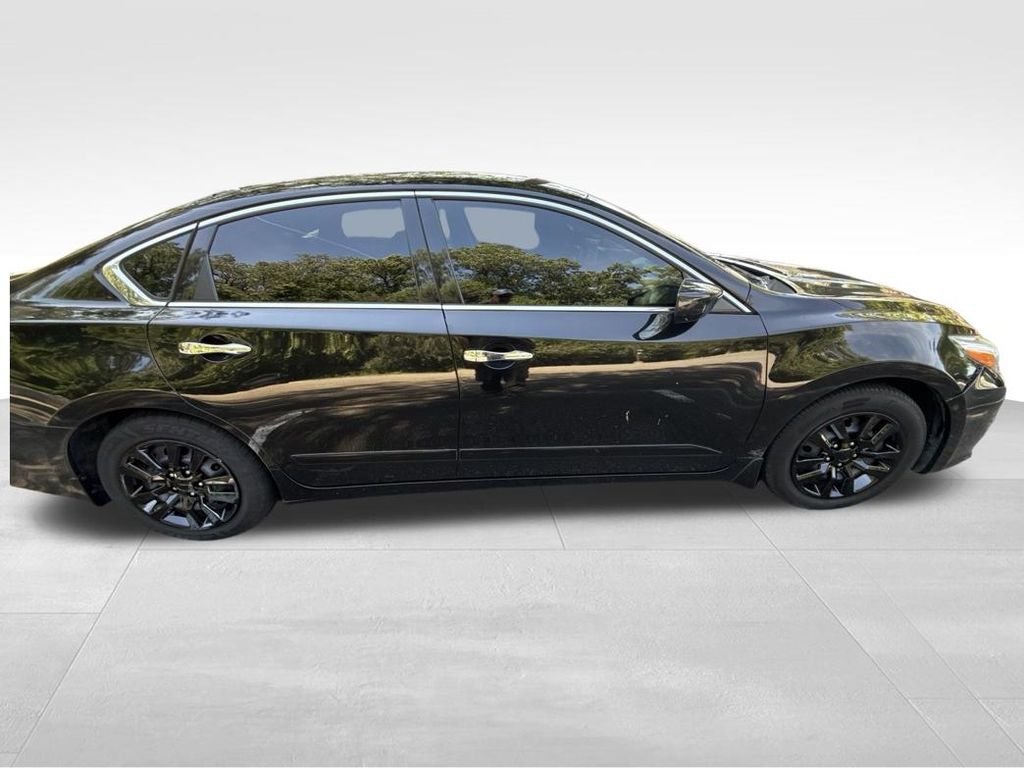 Used 2017 Black Nissan 2.5 S image 11