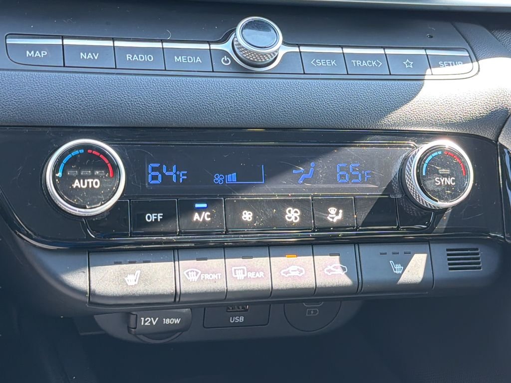 2025 Hyundai Elantra Limited - Photo 33