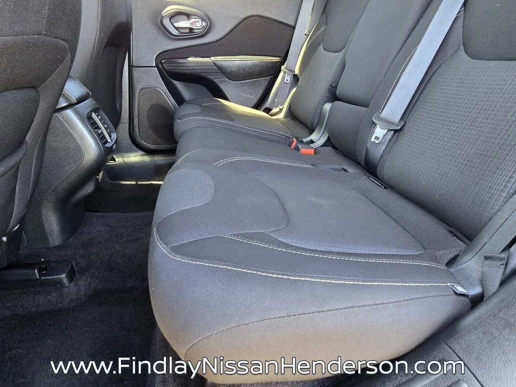 Used 2016 Black Jeep Latitude image 11