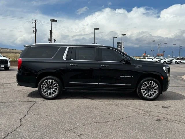 Used 2023 Onyx Black GMC Denali Ultimate image 6