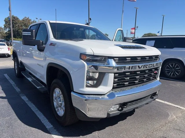 Used 2022 SUMMIT WHITE Chevrolet LT image 2