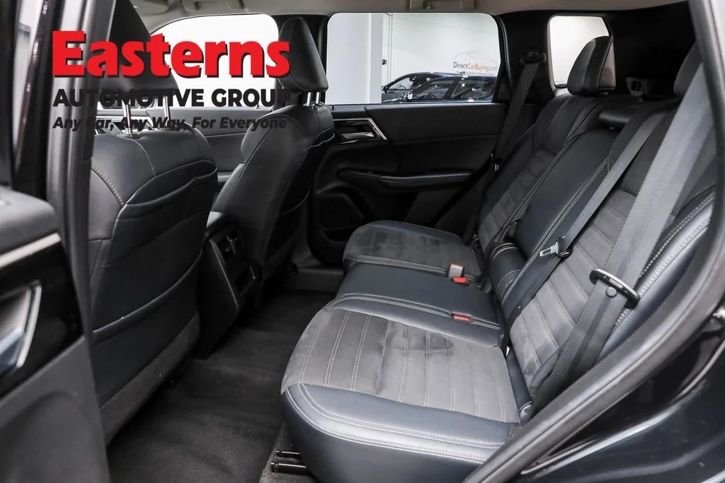 Used 2023 Black Mitsubishi SE image 22