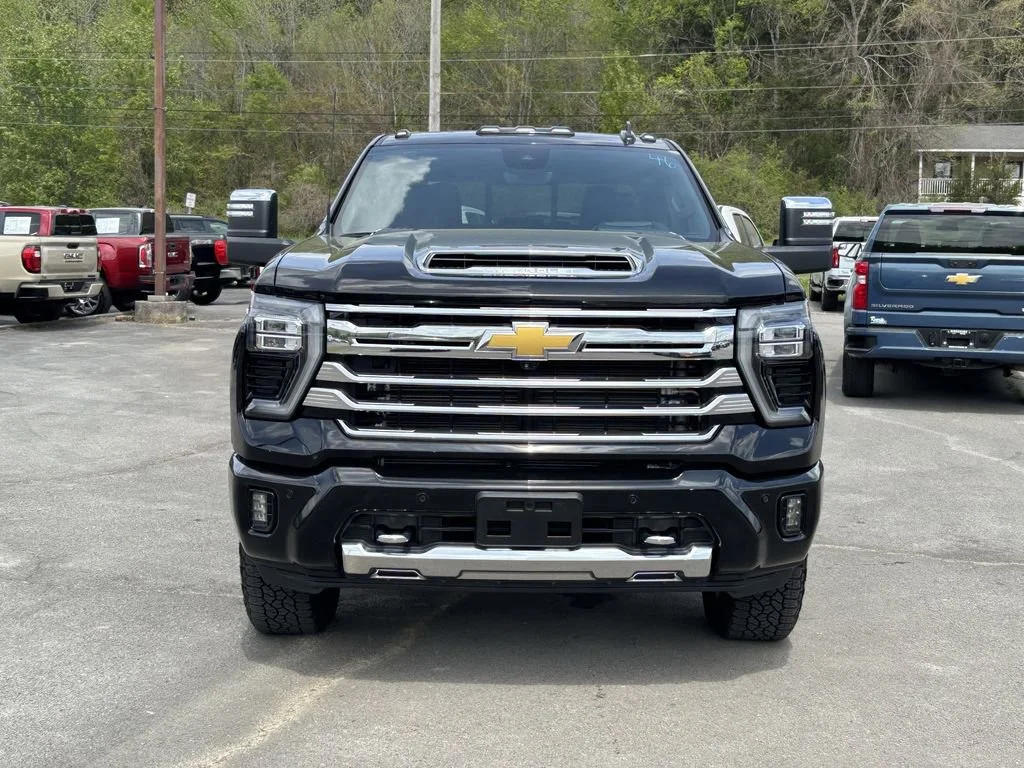 Used 2024 Black Chevrolet High Country image 5