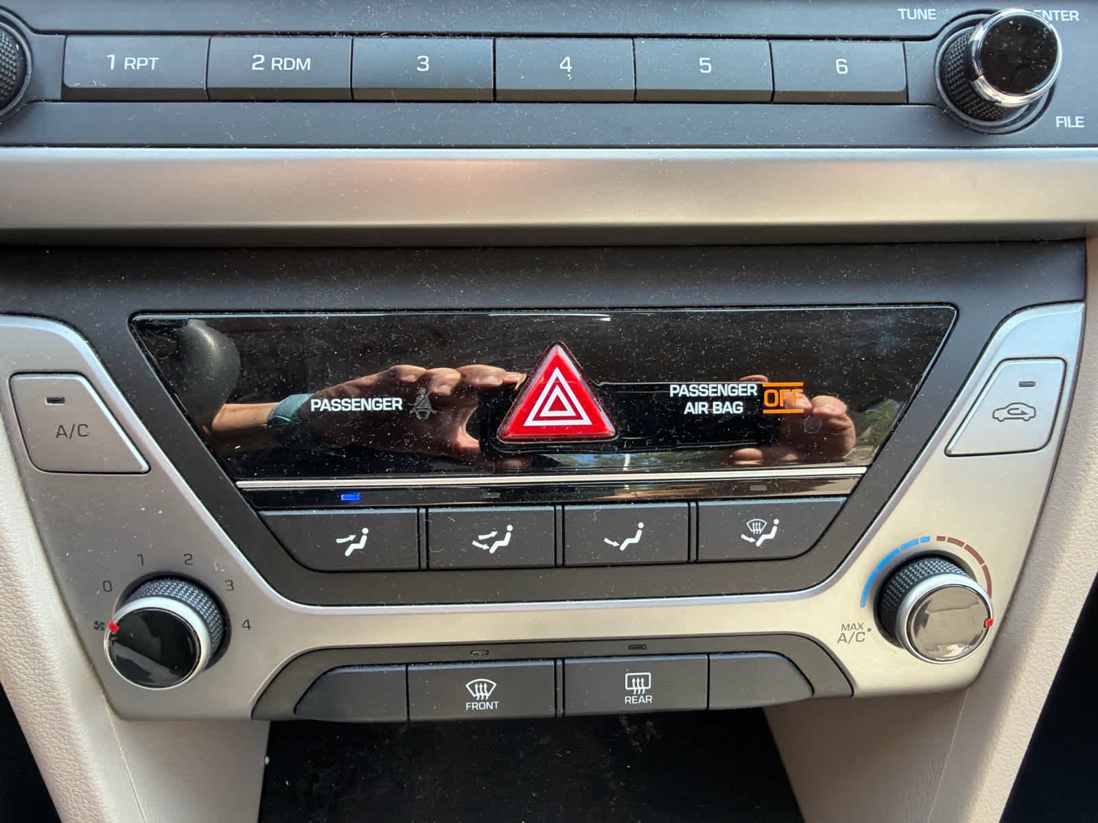 Used 2018 Scarlet Red Hyundai SE image 10