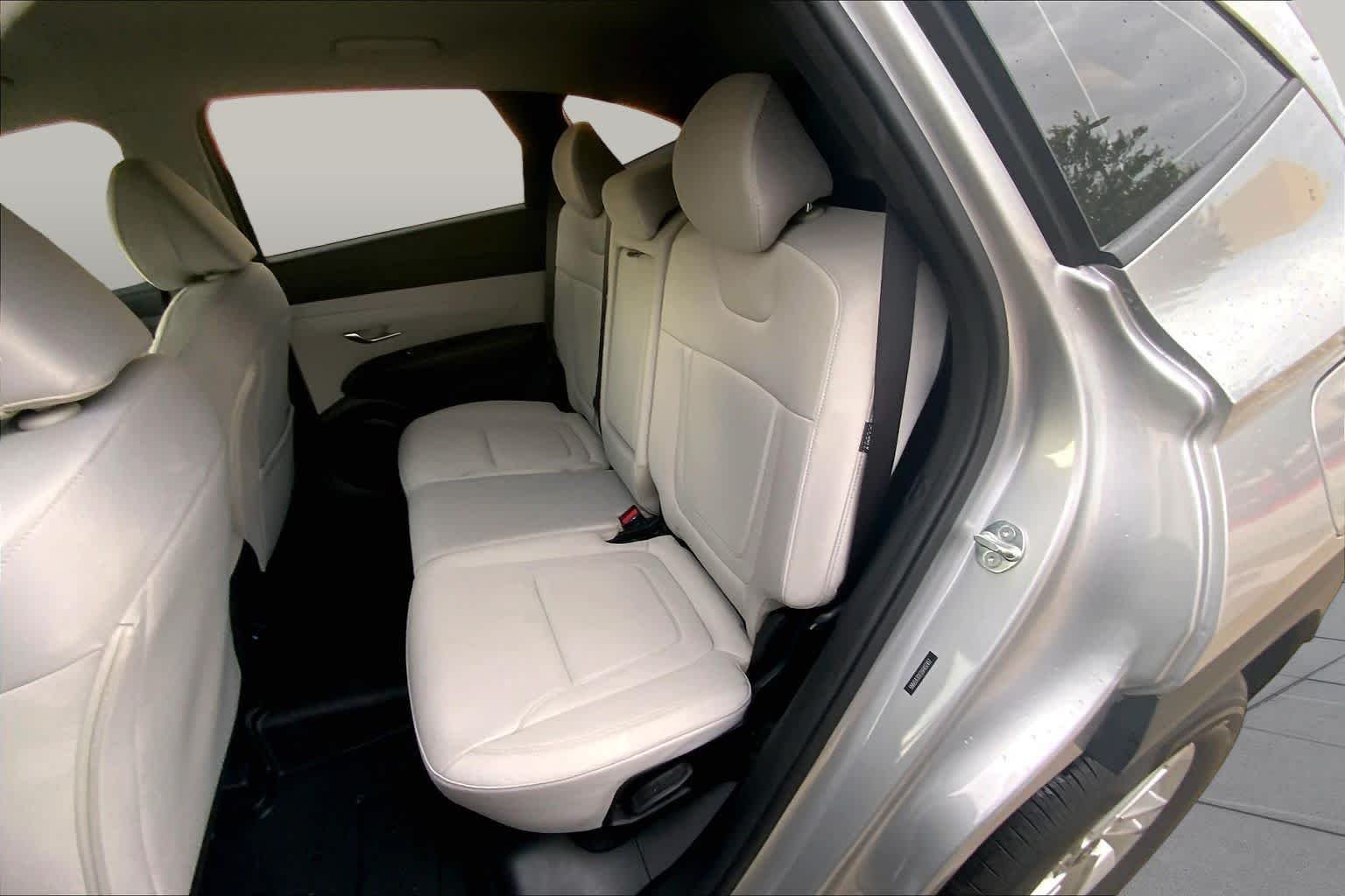Used 2025 Shimmering Silver Hyundai SE image 21