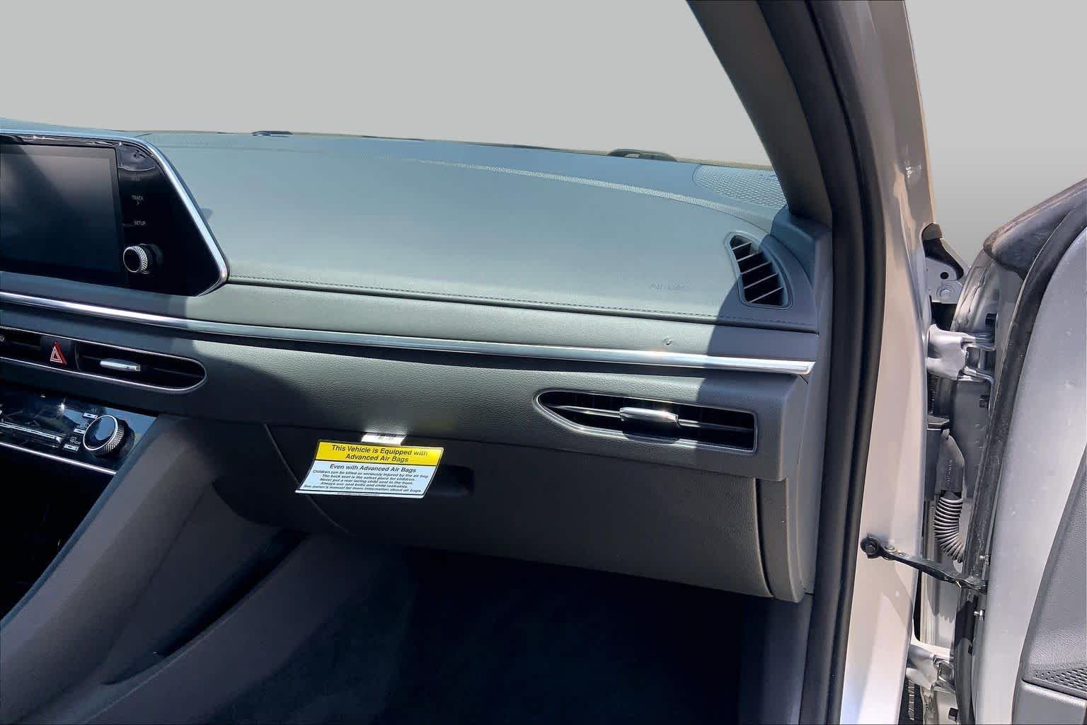 Used 2020 Shimmering Silver Pearl Hyundai SEL Plus image 18