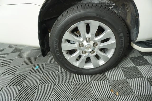 Used 2015 White Toyota Platinum image 14