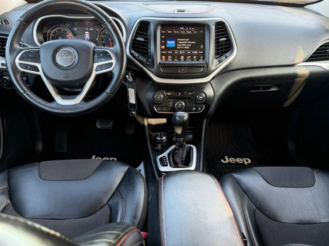 Used 2017 Red Jeep Trailhawk image 11