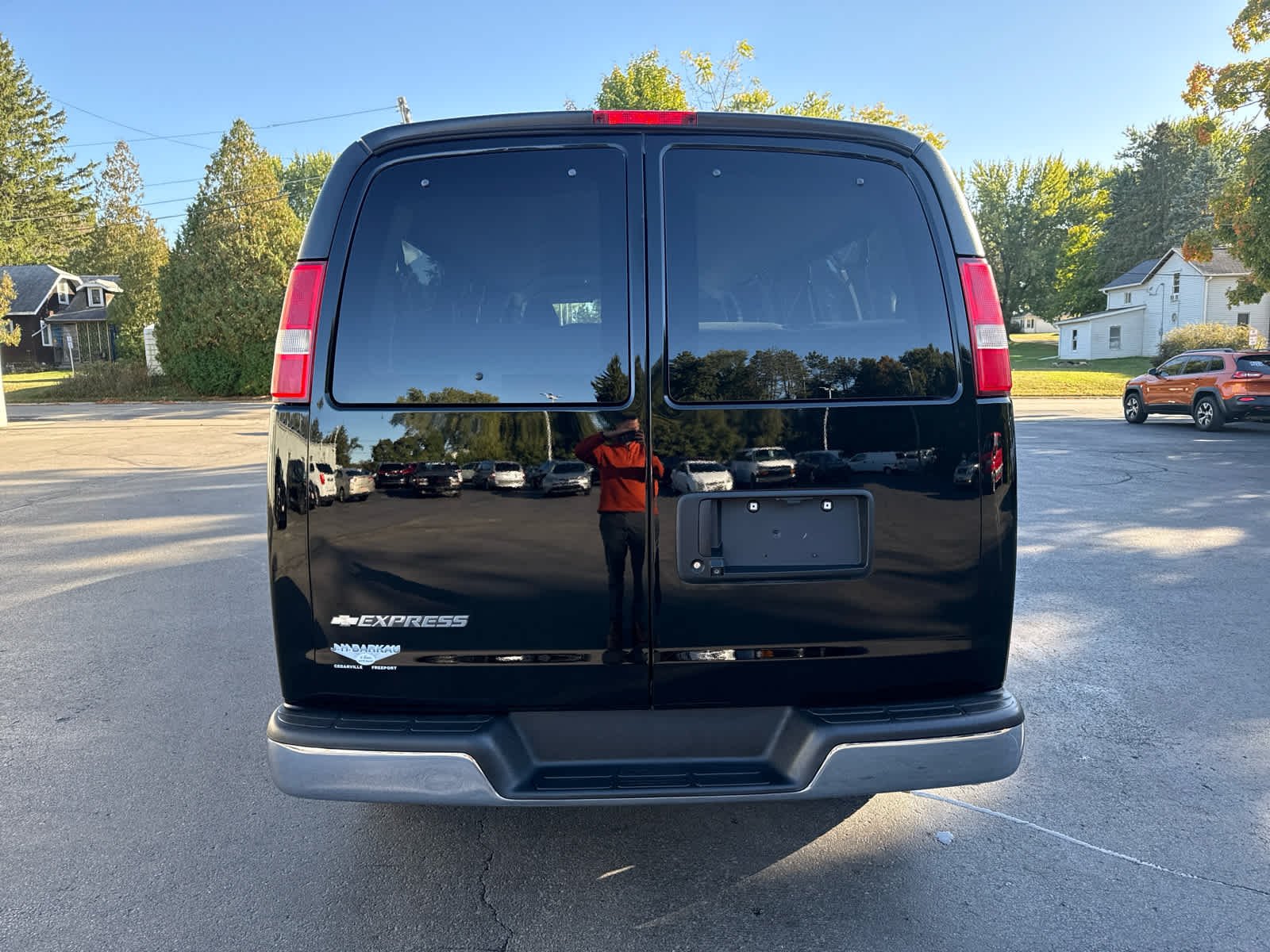 2017 Chevrolet Express Passenger LT photo 4