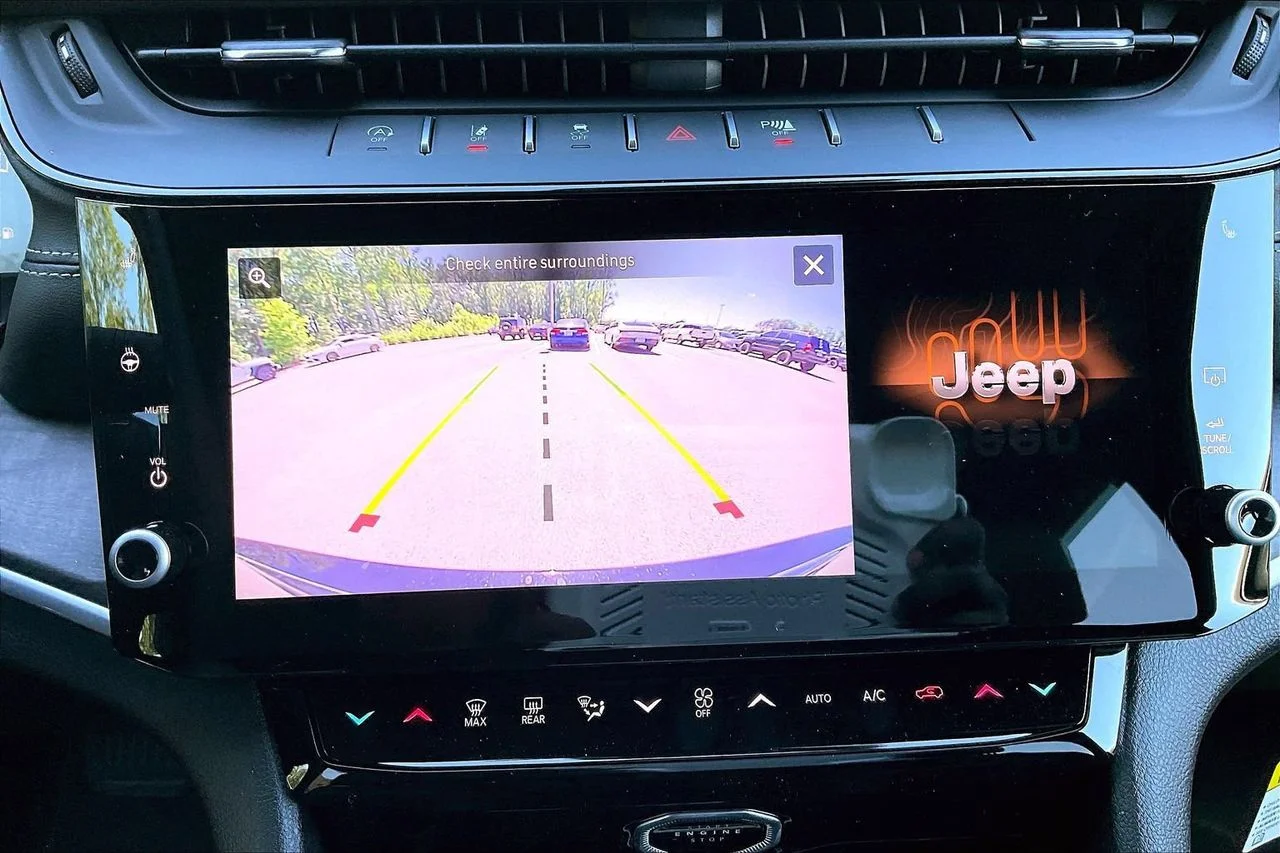 New 2026 Diamond Black Crystal Pearlcoat Jeep Altitude image 13