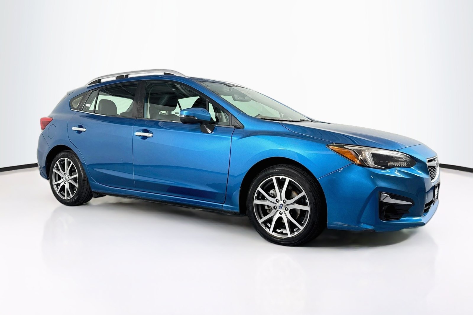 Used 2018 Island Blue Pearl Subaru Limited image 3
