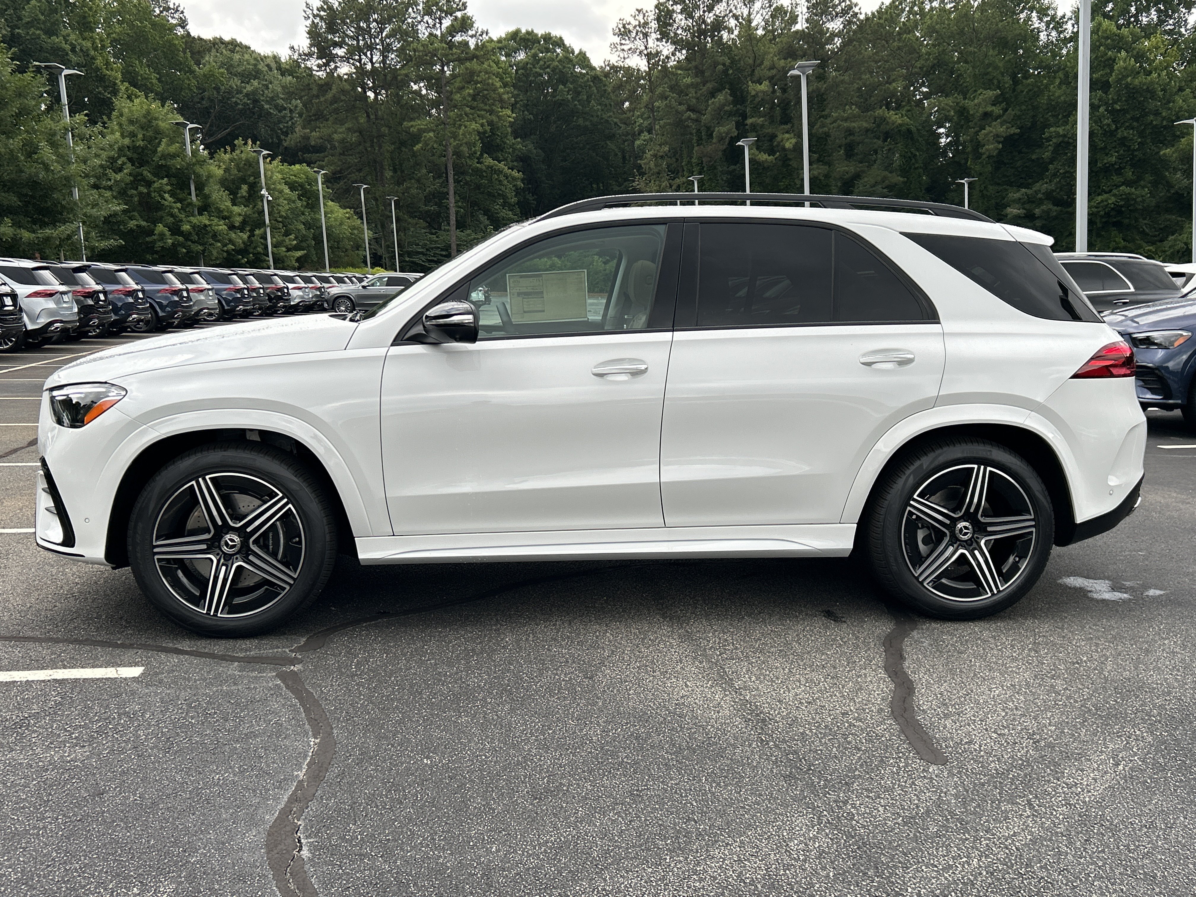 New 2026 MANUFAKTUR Moonlight White Metallic Mercedes-Benz GLE 450 4MATIC® SUV image 12