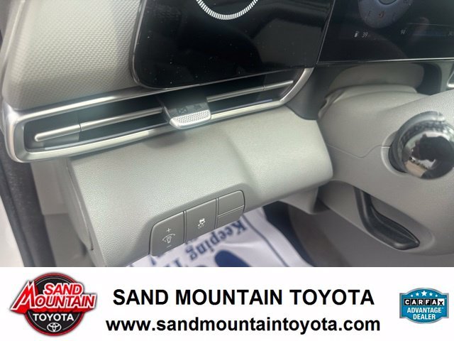 Used 2025 White Hyundai SEL Convenience image 12