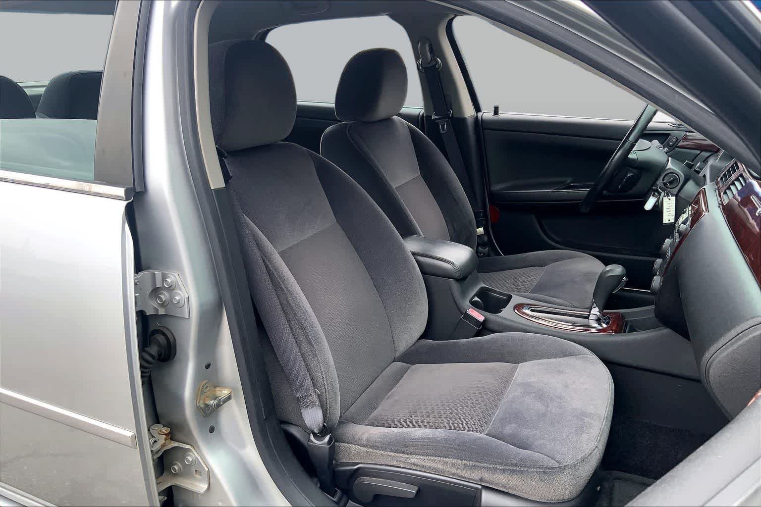 Used 2010 Silver Ice Metallic Chevrolet LT image 8