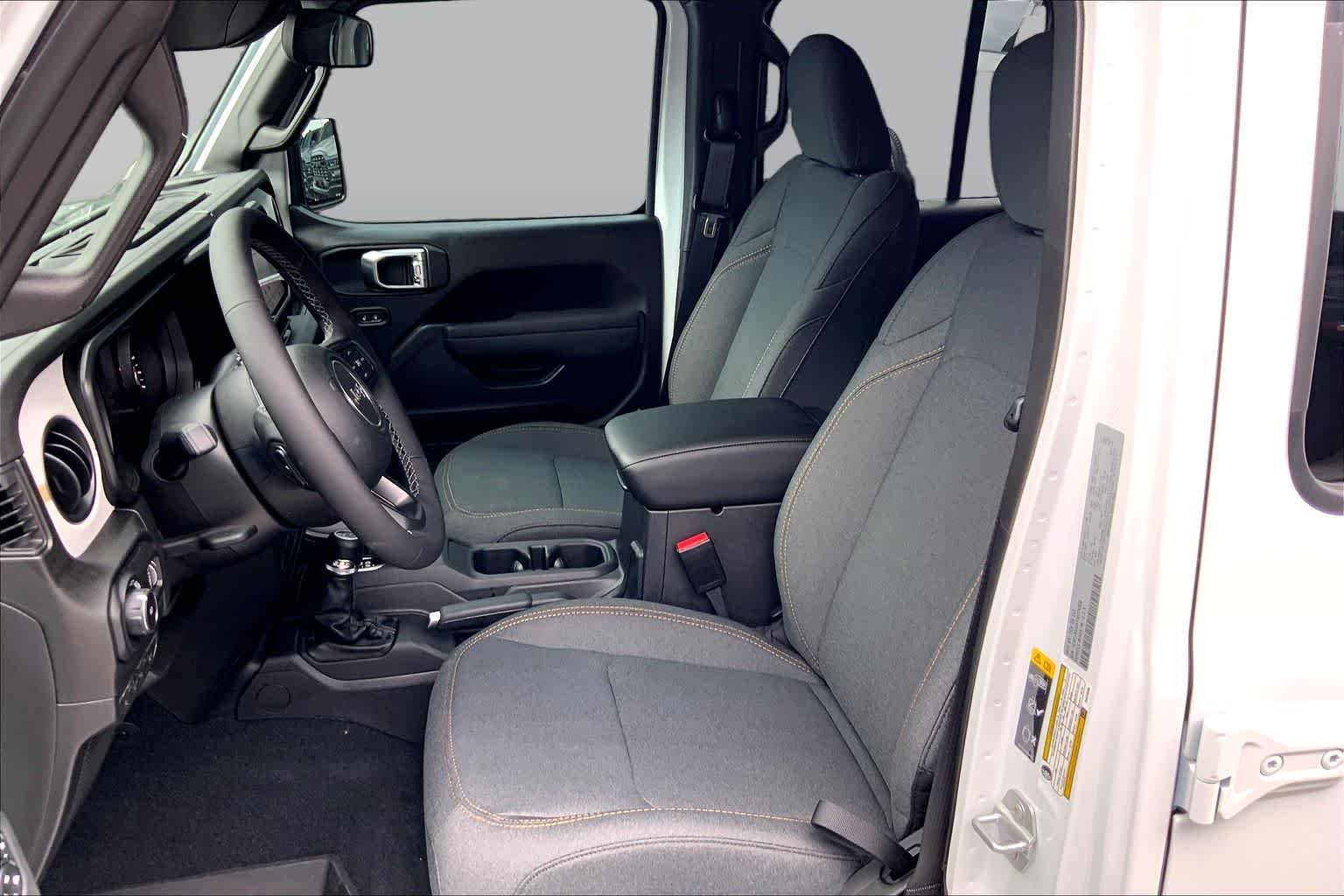 New 2026 Bright White Clear-Coat Exterior Paint Jeep Sport S image 7