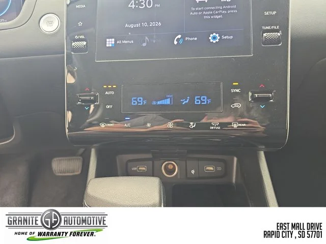 Used 2024 White Hyundai SEL image 19