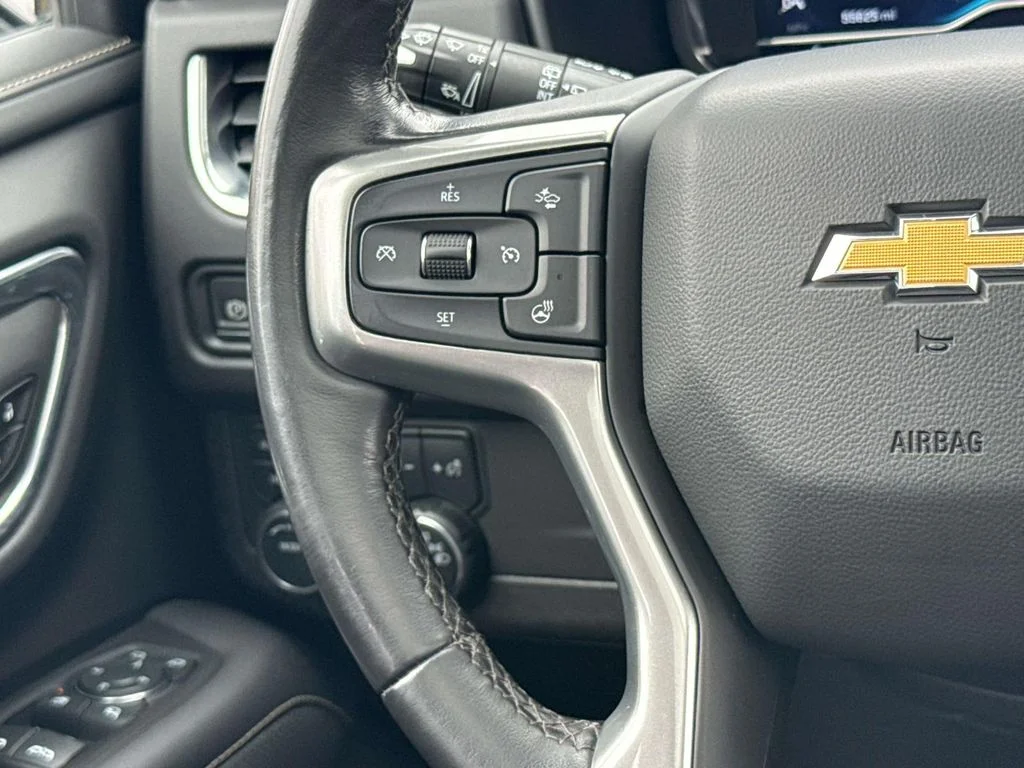 Used 2022 Iridescent Pearl Tricoat Chevrolet Premier image 25