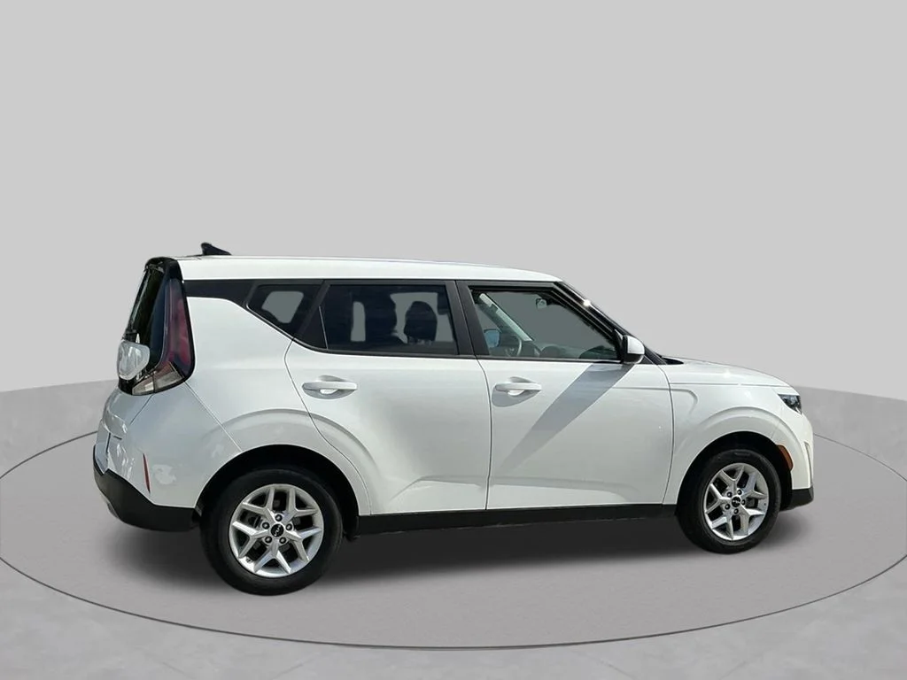 Used 2025 White Kia LX image 12