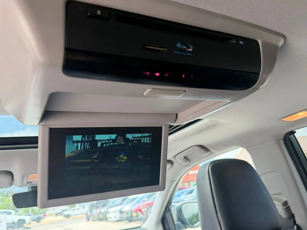 Used 2018 White Toyota XLE image 20