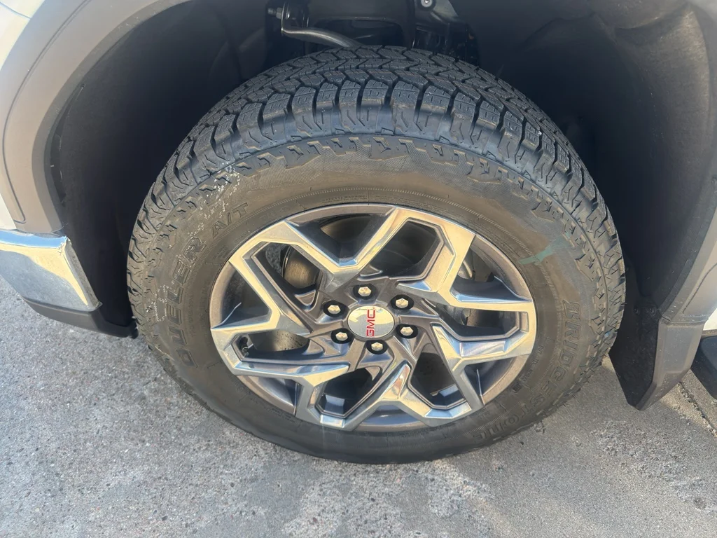 New 2026 Glacier White Tricoat GMC SLT image 32