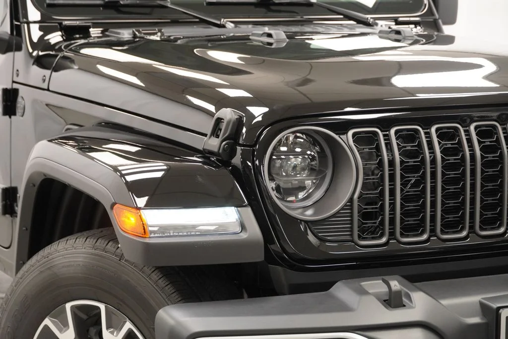 New 2026 Black Clear-Coat Exterior Paint Jeep Sahara image 5